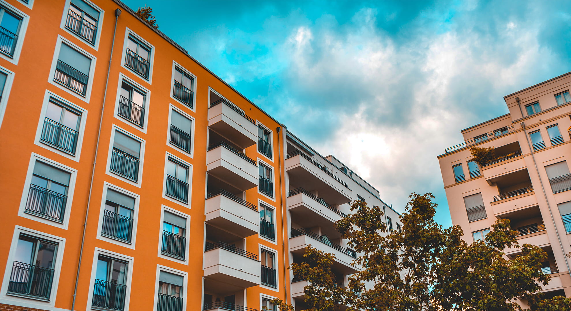 exterior of apartment building during daylight